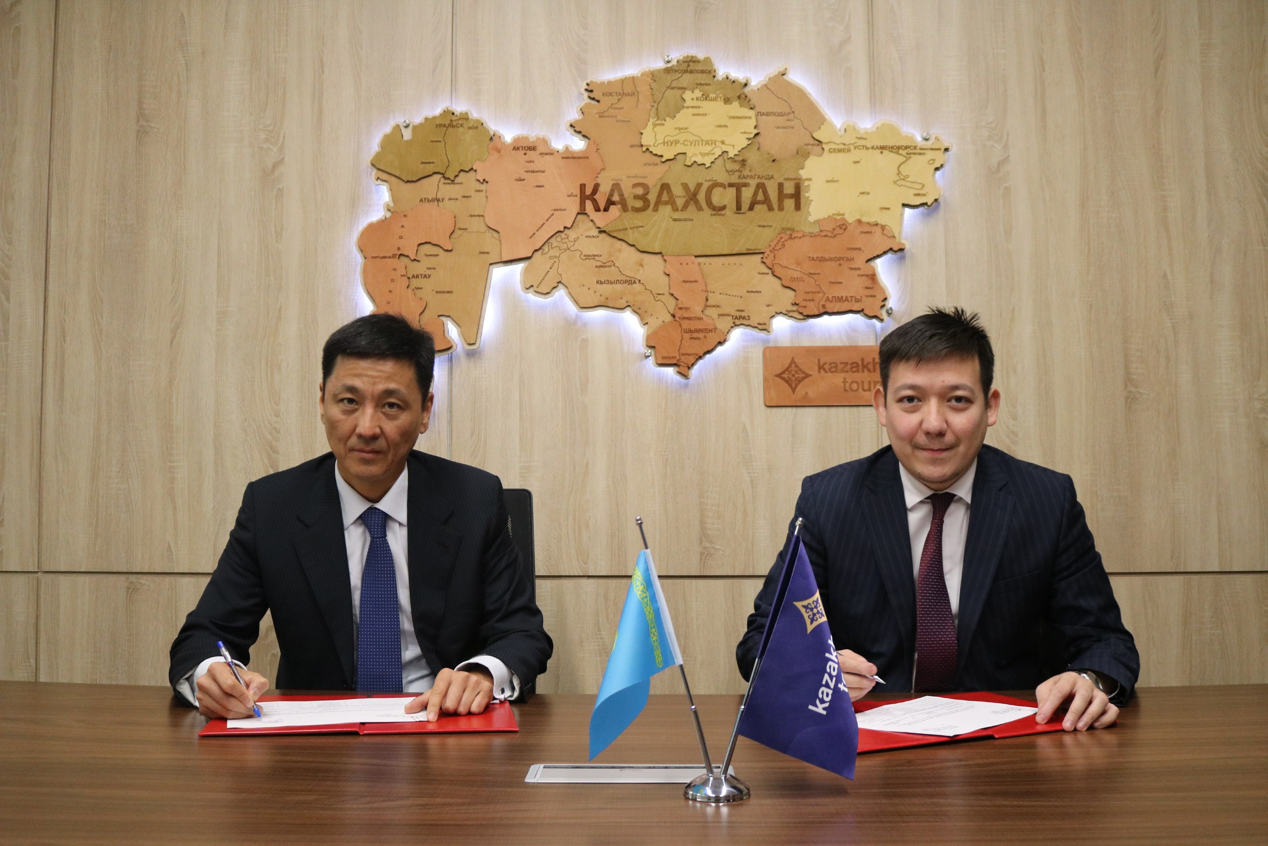 Kazakh Tourism подписал совместный план с КазСтандарт